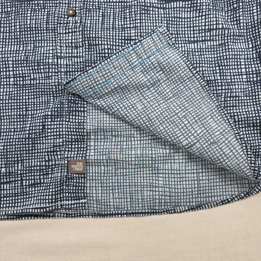 The North Face, Short Sleeve Button up Shirt, Geometric grid pattern, size Large